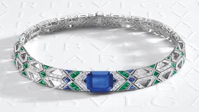 باقة من القلادات الفخمة والمميزة لسهرة رأس السنة