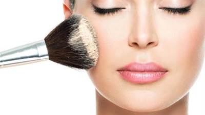 5 خطوات بسيطة في المكياج تجعلك تبدين أصغر سناً