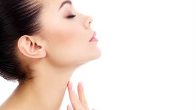 طريقة طبيعية لعلاج اسمرار الرقبة.. جرّبيها