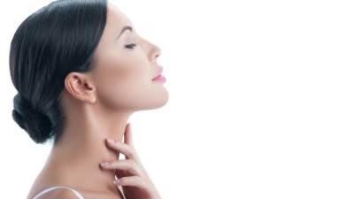 تخلصي من تجاعيد الرقبة باستخدام الزيوت