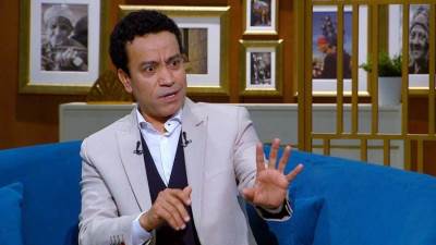 بالفيديو - سامح حسين يروي موقفاً غريباً مع محمد هنيدي