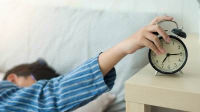 كم ساعة يجب أن ينام طفلك في الليل؟