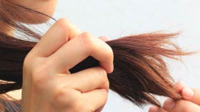 أخطاء تؤدي إلى جفاف الشعر.. تجنّبيها