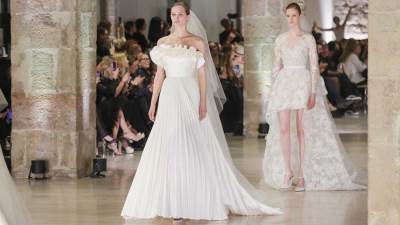 إيلي صعب يطلق مجموعته لعروس 2024 من برشلونة