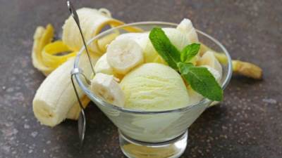 طريقة عمل آيس كريم الموز بالكريم شانتيه
