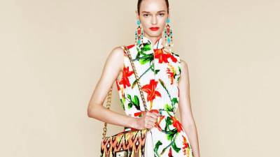  فساتين لعيد الأضحى 2023 مزينة بطبعات الورود