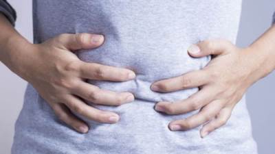 أطعمة تتسبب بغازات في البطن.. تجنبيها