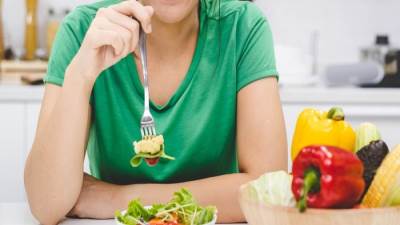 9 أطعمة مجربة تخلصك من دهون البطن للأبد