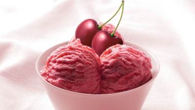 طريقة عمل آيس كريم الكرز خطوة بخطوة