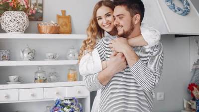 4 خطوات لإحياء الرومانسية بعد سنوات من الزواج