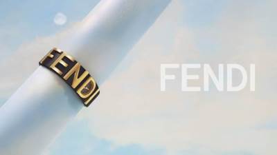 ساعة Fendigraphy لمسة جريئة من FENDI تزيّن معصمك