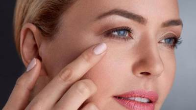 كيف تخففين من حدة التجاعيد حول عينيك؟