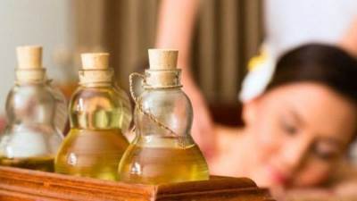 أفضل 3 زيوت للعناية بالبشرة والجسم وكيفية استخدامها
