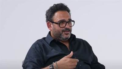 أكرم حسني: بعد الطلاق بقيت بدور على اللي يرضيني