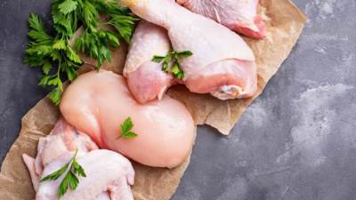 صدور الدجاج أم الأفخاذ؟ أيهم أكثر صحة؟