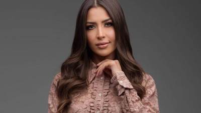 جنات تؤدي مناسك العمرة برفقة أسرتها.. صورة