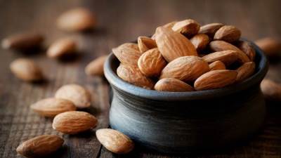 7 آثار جانبية لتناول اللوز بكثرة .. تعرفي إليها