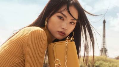 مايكل كورس وحملة إعلانية خاصة بموسم الأعياد 2023