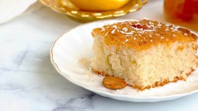  طريقة عمل كيكة جوز الهند بالقطر طرية وشهية