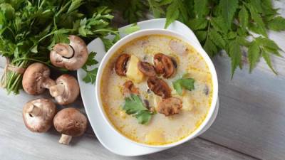 طريقة عمل شوربة البطاطس بالفطر ساخنة وشهية