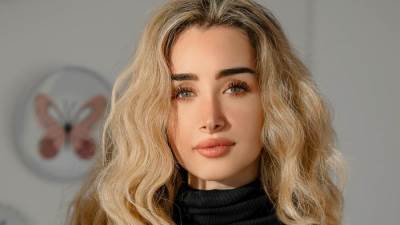 أول تعليق من هنا الزاهد بعد انفصالها عن أحمد فهمي