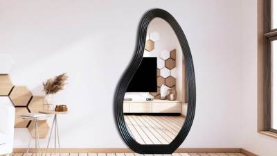  تصاميم مرايا مميزة تتحول إلى عمل فني على الجدران