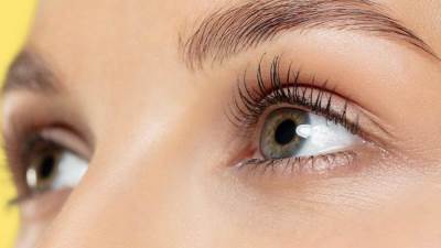  الفازلين للرموش.. فوائد وطرق استخدامه