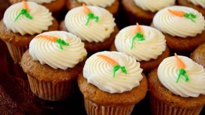 طريقة عمل كب كيك الجزر بالجبنة الكريمية