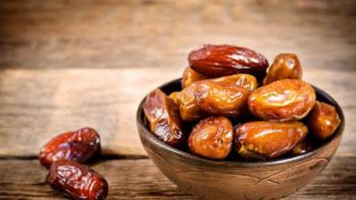 لمرضى السكري.. احذروا تناول الزبيب والتمور