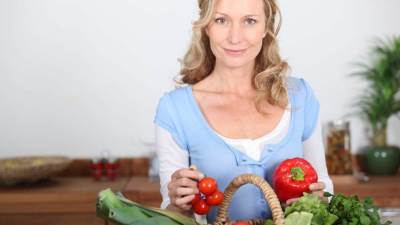 فيتامينات لا يجب التفريط فيها للمرأة في سن الأربعين