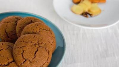 طريقة عمل بسكويت بالزنجبيل ودبس التمر