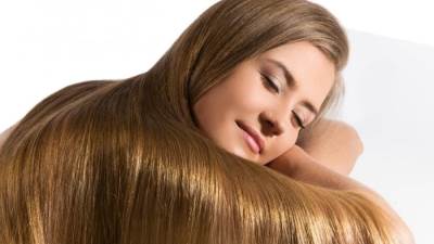 أهم الفيتامينات لنمو الشعر الصحي وتعزيز جماله