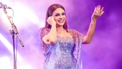 أنغام تتألق بفستان لامع في حفلها بافتتاح مهرجان موازين