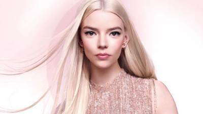 باقة من ألوان أحمر الشفاه النيود موضة 2024