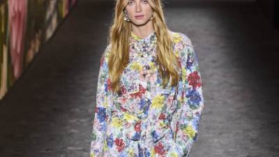 فساتين منقوشة بالورود من دور الأزياء العالمية