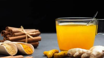 جربي مشروب القرفة والكركم واحصلي على فوائده في تحسين صحتك