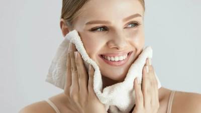 كم مرة يجب غسل الوجه في اليوم؟