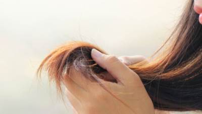 أسباب تلف الشعر بعد الصيف وطرق العناية به