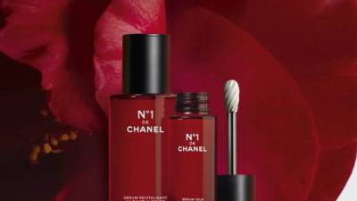 سيروم  جديد من شانيل.. يجدِّد حيوية عينينك N°1 DE CHANEL