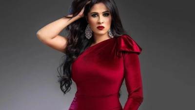 خبر على أحد المواقع يشعل غضب ياسمين عبد العزيز