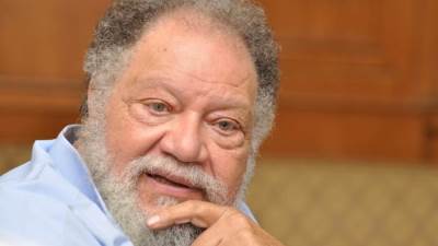 يحيى الفخراني يواصل بروفات مسرحية الملك لير على المسرح القومي