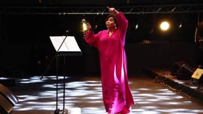 شيرين عبد الوهاب تتألق بفستان واسع من "فالنتينو".. صور