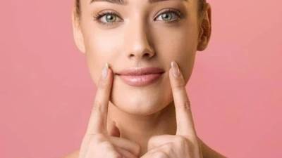 تخلصي من التجاعيد حول الفم بطرق طبيعية آمنة