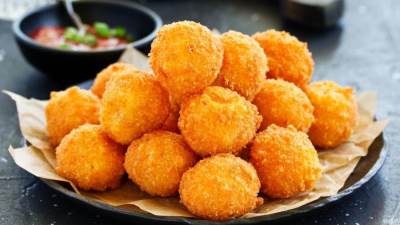 طريقة عمل كروكيت البطاطس بالموزاريلا.. وجبة خفيفة مقرمشة