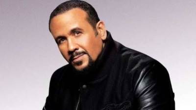 إصابة الفنان هشام عباس بالتهاب في الحنجرة