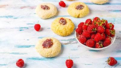 طريقة عمل كوكيز التوت والليمون