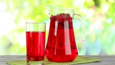 طريقة عمل عصير تمر هندي بالكركديه