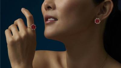 مجوهرات بتصميم الورود من أشهر الماركات العالمية