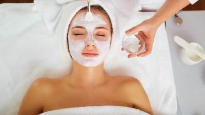 هل دلكة النشا فعالة في تفتيح الجسم؟