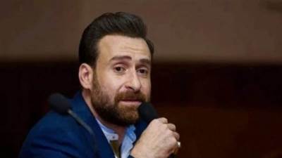 النجوم في عزاء زوجة نضال الشافعي.. صور